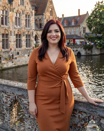 Axelle, 33, Belgian woman from Bruges on a charming cobblestone bridge over a canal