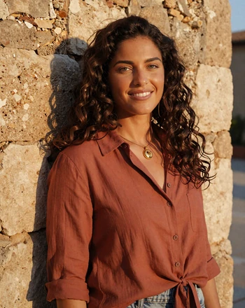 Chiara, 31, Italian woman from Florence with confident smile by Tuscan wall